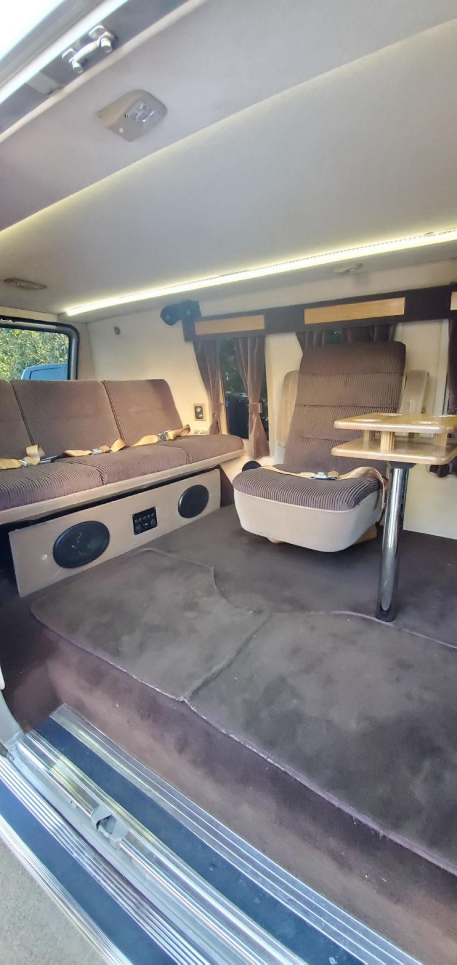 Интерьер Chevrolet G20 Conversion Van  (CG21305) 1988 года  (фото 175 из 257)